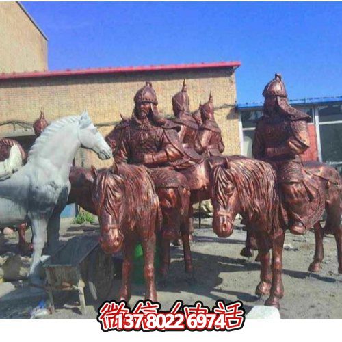 巨型騎士馬銅雕塑，點綴景區(qū)廣場