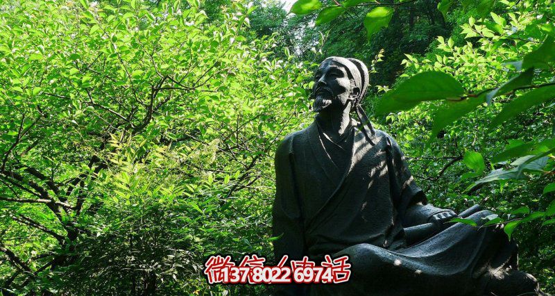 古代名人李白青銅雕塑，讓花園廣場坐擁舊韻
