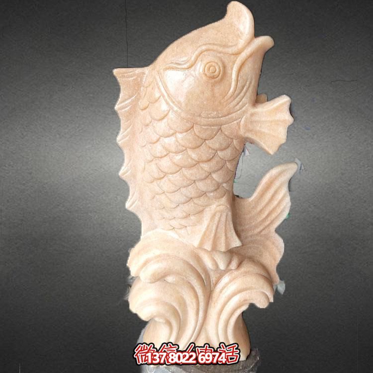 集大理石石雕、水景擺件、鯉魚(yú)雕塑于一體的精美藝術(shù)品