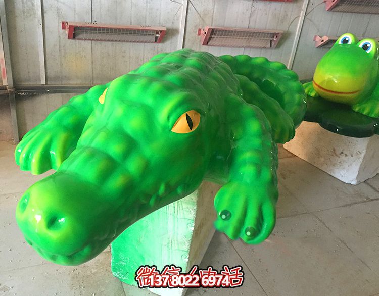 玻璃鋼鱷魚雕塑，為游樂場裝飾添彩