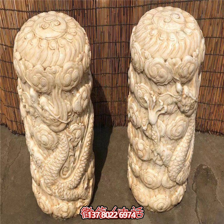 精美石柱浮雕擺件，添上龍庭院門口的濃濃文化氣息