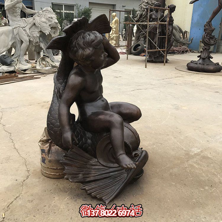 創(chuàng)意銅雕魚坐椅，讓兒童享受景觀之美