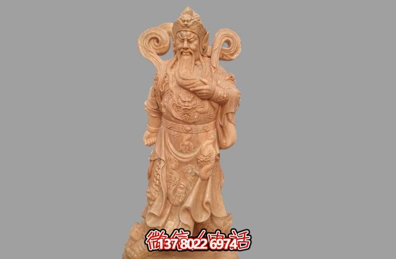 紅日晚霞下的關(guān)公雕塑，溫馨庭院里的佛像供奉