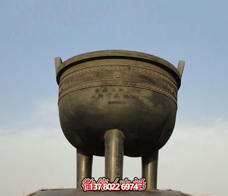 大型青銅圓形香爐，裝飾廣場景區(qū)