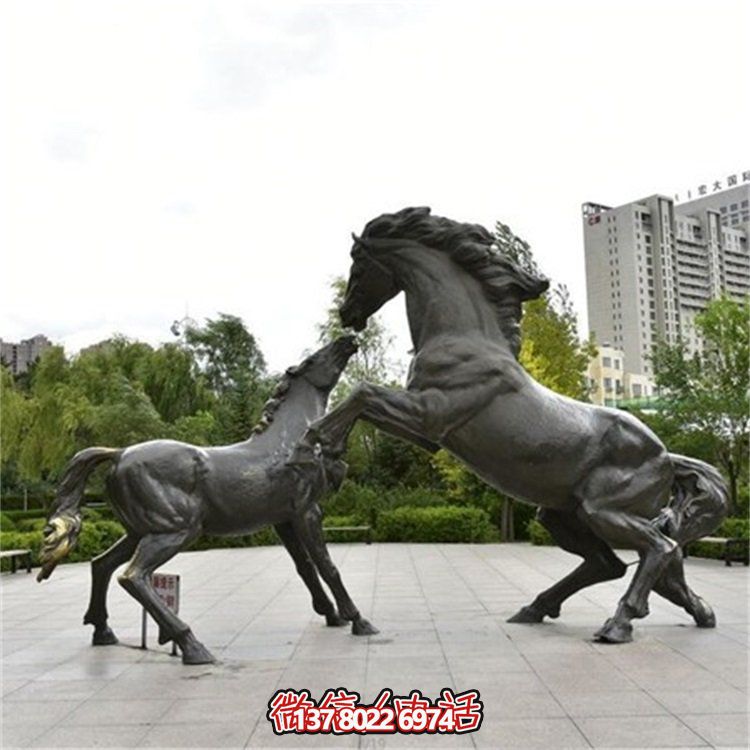 大型仿真動物駿馬不銹鋼雕塑，點(diǎn)綴城市廣場園林